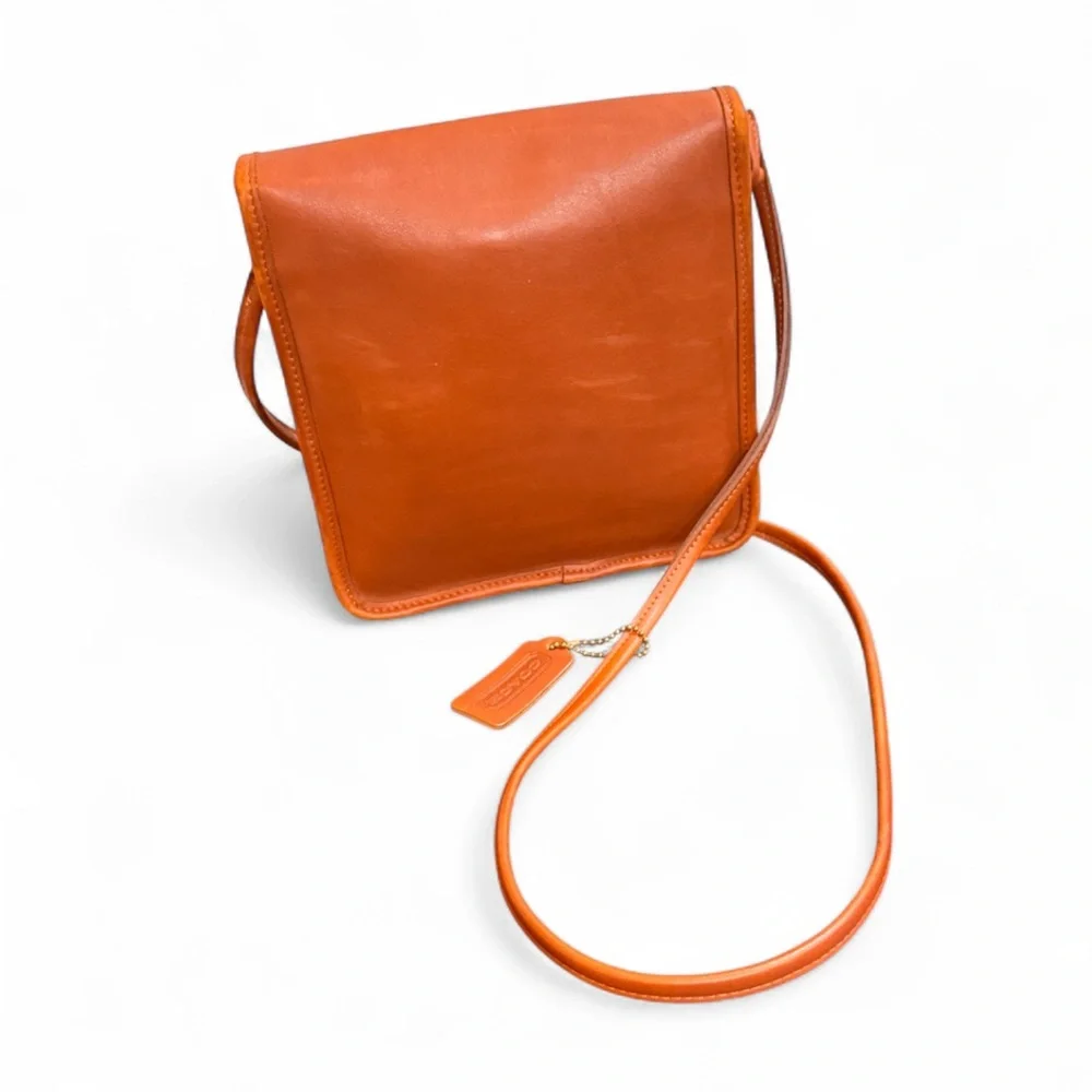 Coach tan Leather crossbody Bag 0547-914